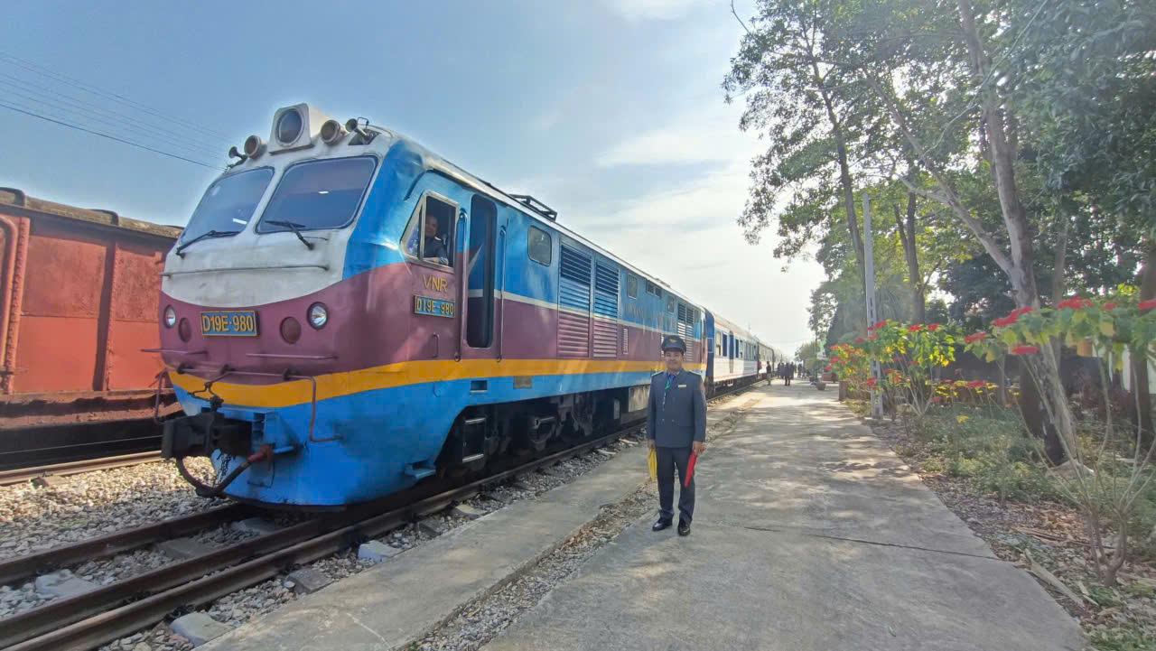 CHUYẾN TÀU DI SẢN